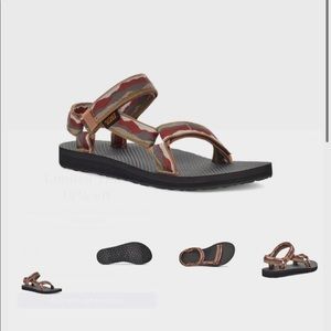 ISO Women’s Visa Neutral Teva’s in a size 7.